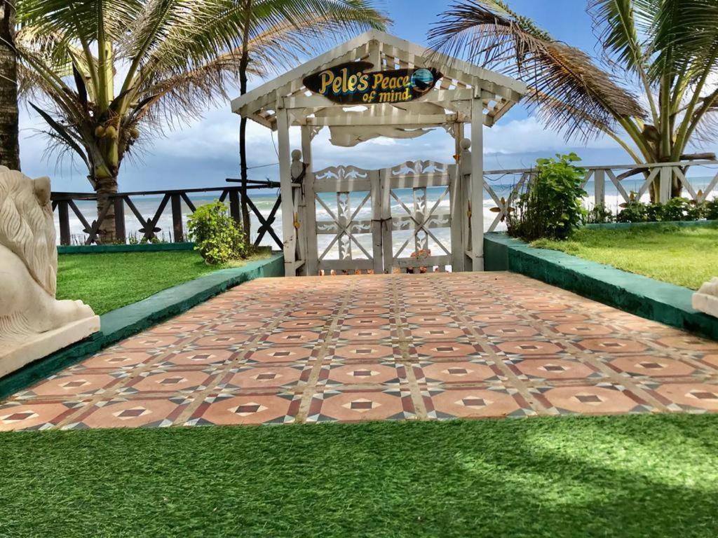 Pele'S Windsong Wood Cottage On The Beach Benaulim Exterior photo