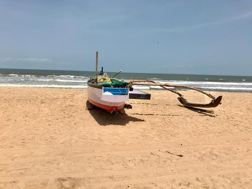 Pele'S Windsong Wood Cottage On The Beach Benaulim Exterior photo
