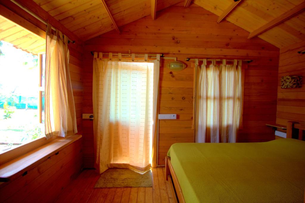 Pele'S Windsong Wood Cottage On The Beach Benaulim Exterior photo