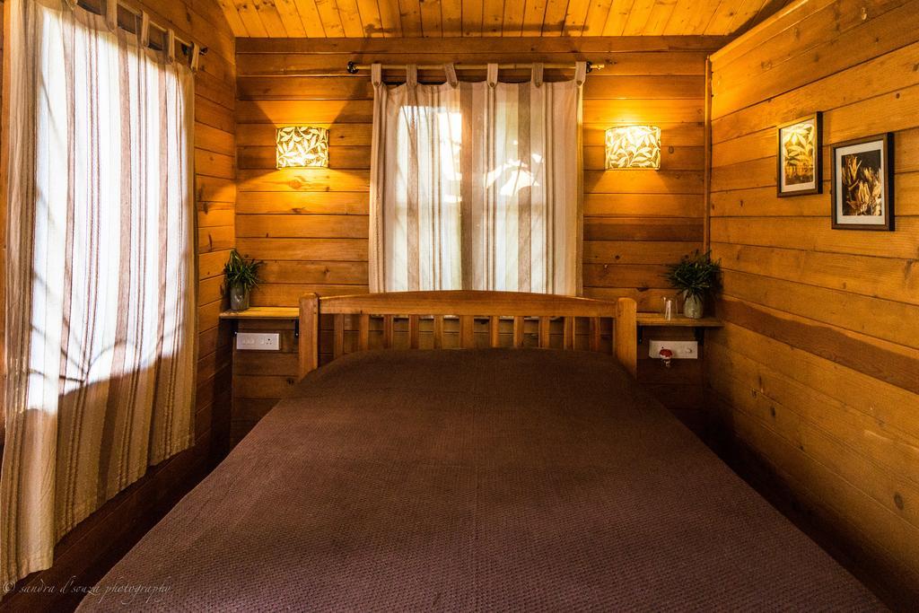 Pele'S Windsong Wood Cottage On The Beach Benaulim Room photo