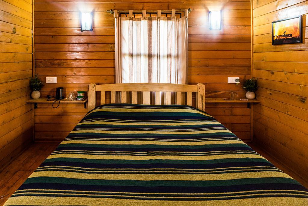 Pele'S Windsong Wood Cottage On The Beach Benaulim Room photo