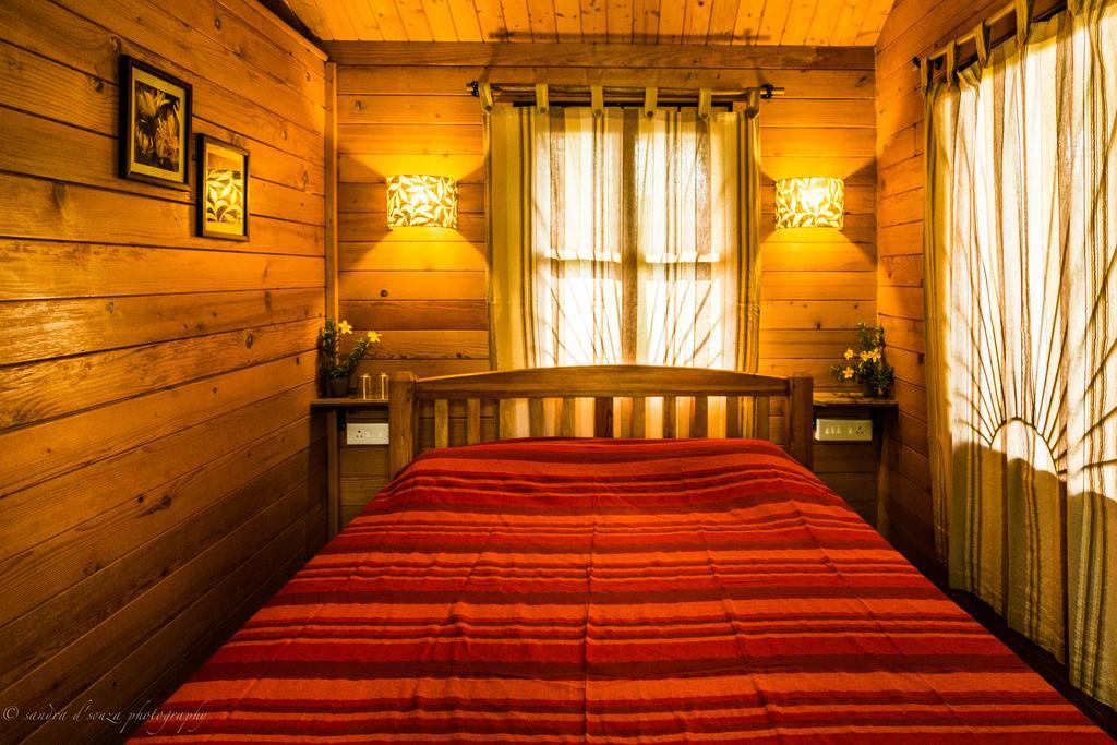 Pele'S Windsong Wood Cottage On The Beach Benaulim Room photo
