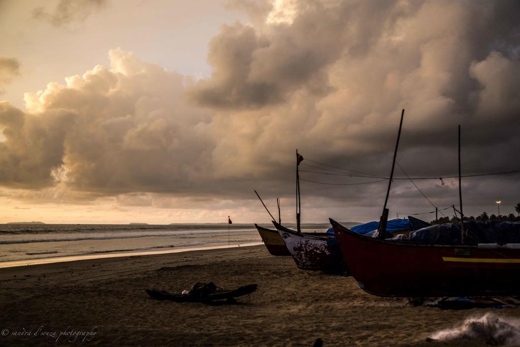 Pele'S Windsong Wood Cottage On The Beach Benaulim Exterior photo