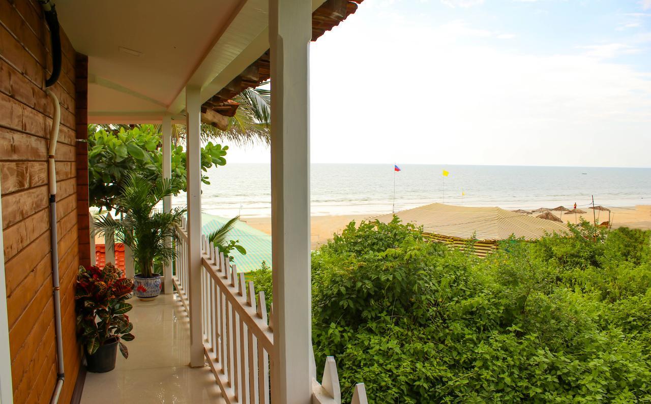 Pele'S Windsong Wood Cottage On The Beach Benaulim Exterior photo